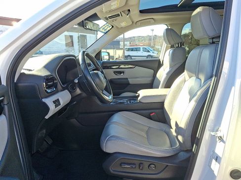 Used 2023 Honda Pilot Touring image 14