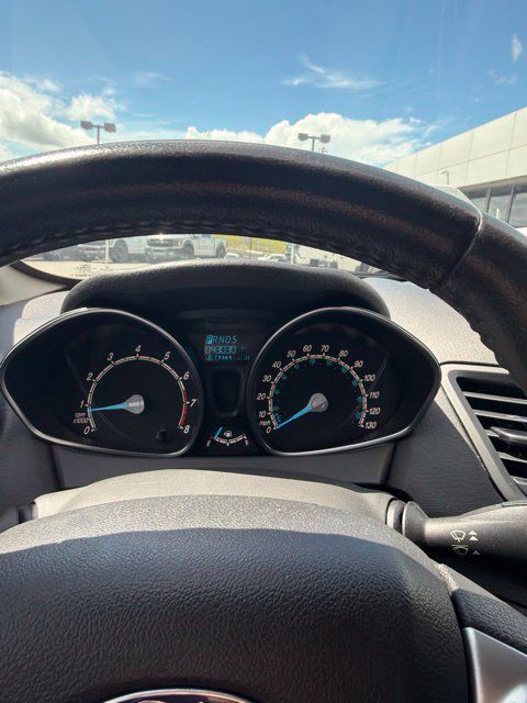 Used 2016 Ford Fiesta SE w/ SE Black Package FWD image 9