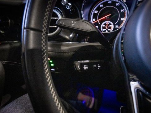 Used 2018 Bentley Bentayga image 54
