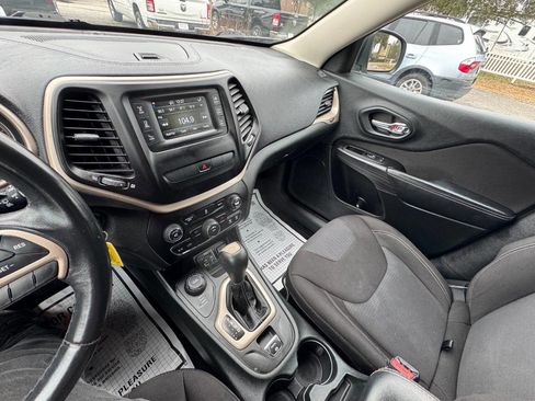 Used 2015 Jeep Cherokee Latitude image 20