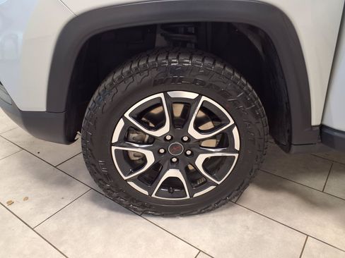 Used 2025 Jeep Compass Trailhawk AWD/4WD image 29