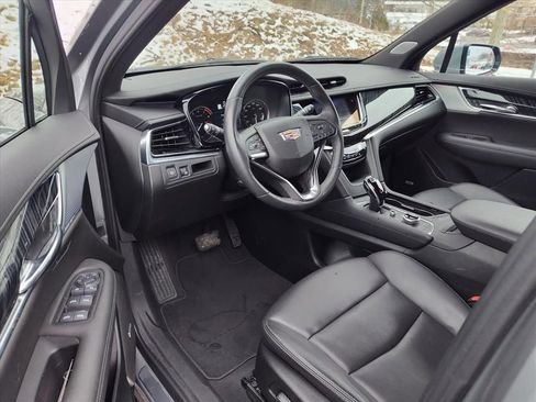 Used 2025 Cadillac XT6 Premium Luxury image 11