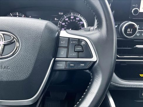 Used 2023 Toyota Highlander XLE image 25