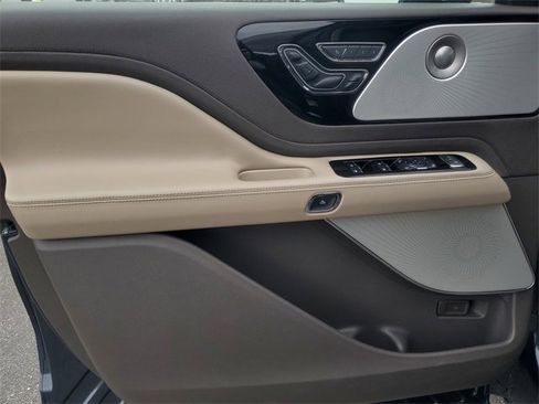 Certified 2024 Lincoln Aviator Reserve w/ Equipment Group 201A image 12
