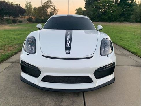 Used 2016 Porsche Cayman GT4 image 3
