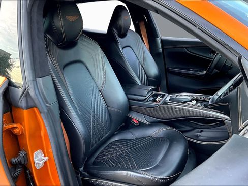 Used 2021 Aston Martin DBX AWD/4WD image 9