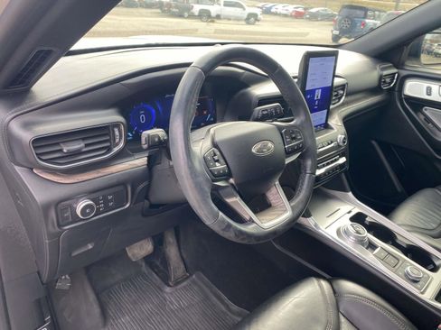Used 2020 Ford Explorer Platinum w/ Premium Technology Package image 17