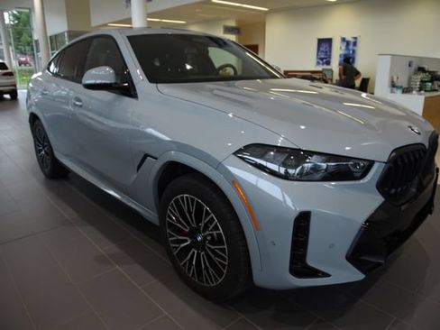 Used 2026 BMW X6 xDrive40i w/ Premium Package AWD/4WD image 4