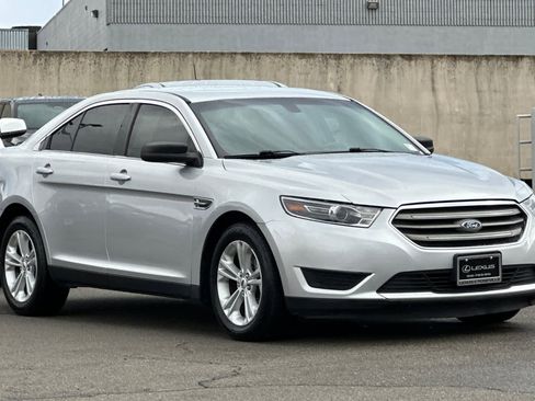 Used 2018 Ford Taurus SE image 5