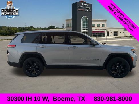 Used 2023 Jeep Grand Cherokee L Laredo image 2