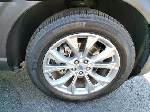 Used 2024 Ford Explorer Limited image 38