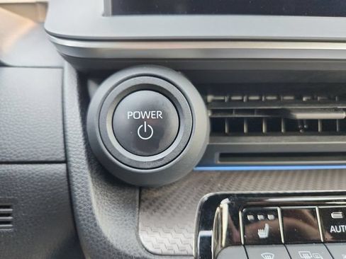 Certified 2025 Toyota Prius XLE FWD image 30