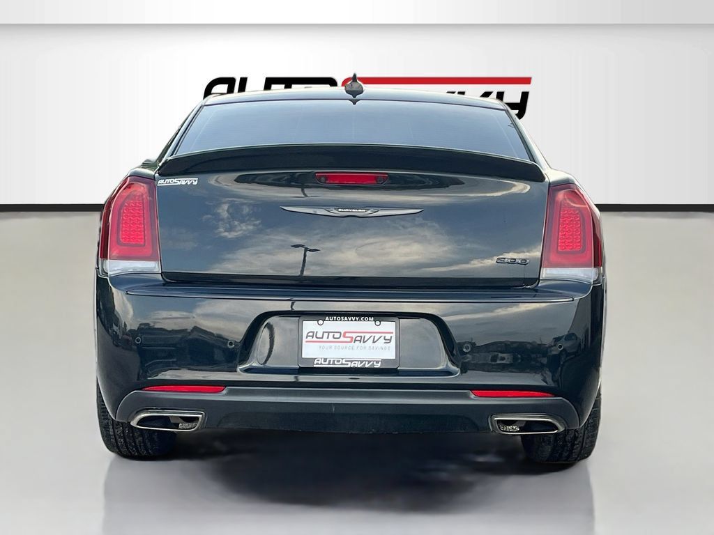 Used 2022 Chrysler 300 Touring L w/ Comfort Group RWD image 6