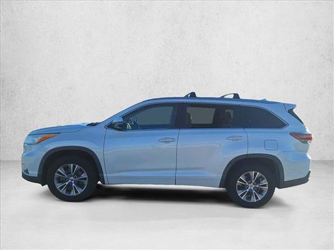 Used 2014 Toyota Highlander XLE image 8