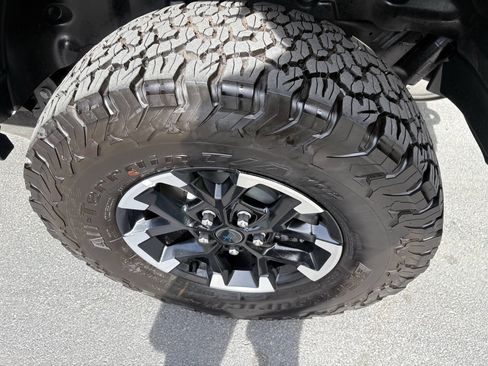 Used 2025 Jeep Wrangler Unlimited Rubicon 4xe w/ Safety Group AWD/4WD image 11