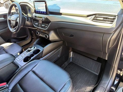Used 2022 Ford Escape Titanium image 10