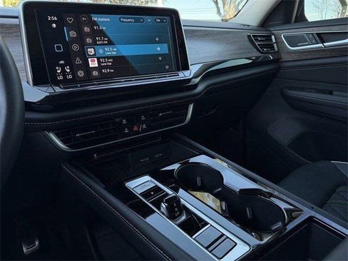 Used 2025 Volkswagen Atlas SEL Premium R-Line image 14