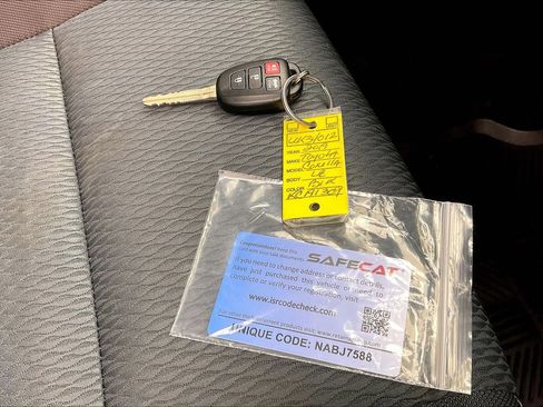 Used 2019 Toyota Corolla LE image 11