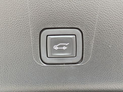 Used 2023 Chevrolet Traverse High Country w/ LPO, Floor Liner Package image 8