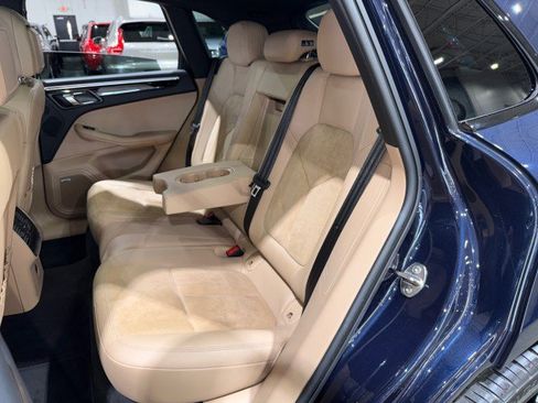Used 2021 Porsche Macan w/ Premium Package image 59