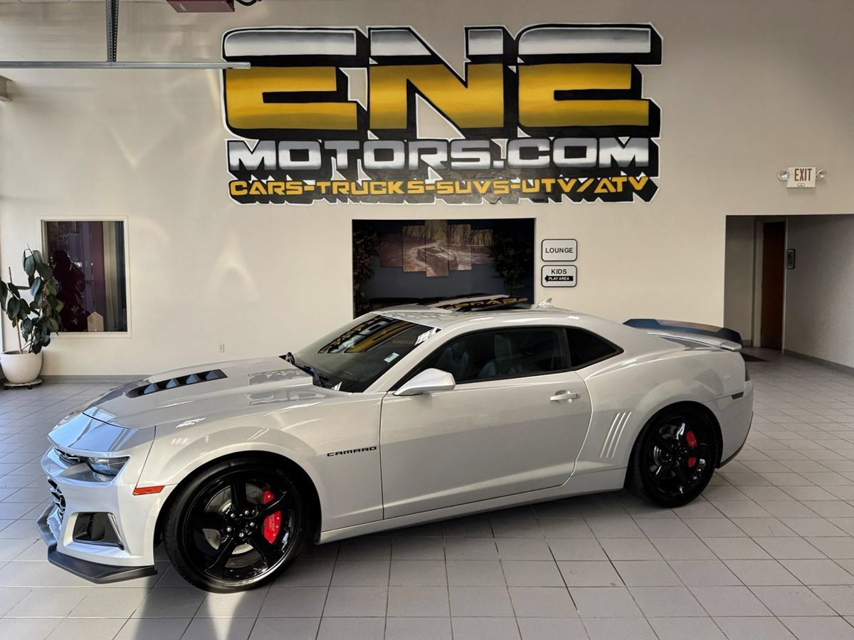 Used 2014 Chevrolet Camaro SS w/ RS Package RWD image 6