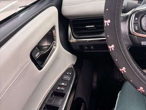 Used 2015 Toyota Avalon XLE Premium image 6