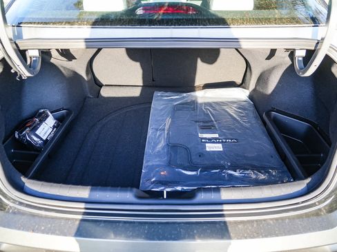 New 2026 Hyundai Elantra Limited FWD image 27