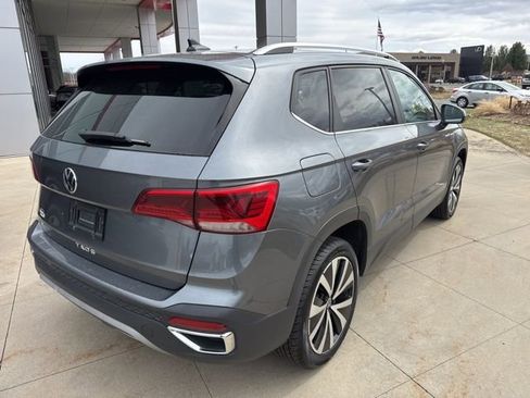 Used 2022 Volkswagen Taos SE w/ Panoramic Sunroof Package image 7