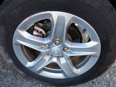 Used 2024 Jeep Compass Latitude image 30