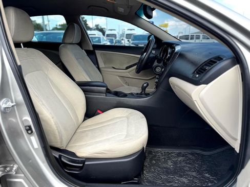 Used 2011 Kia Optima LX w/ Convenience Pkg image 8