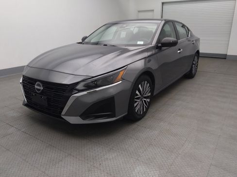 Used 2024 Nissan Altima 2.5 SV image 15