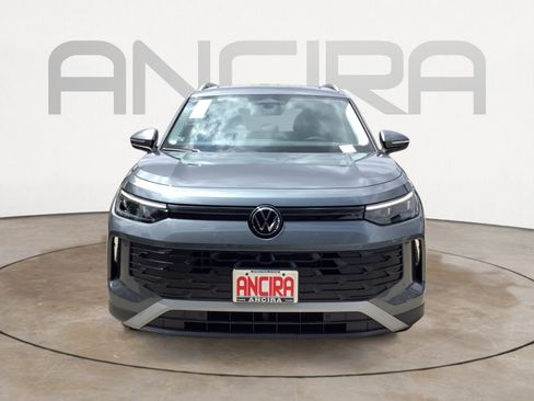 New 2025 Volkswagen Tiguan SE FWD image 3