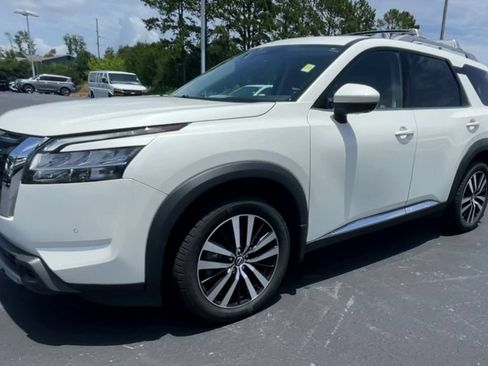 Used 2024 Nissan Pathfinder Platinum w/ Cargo Package FWD image 4