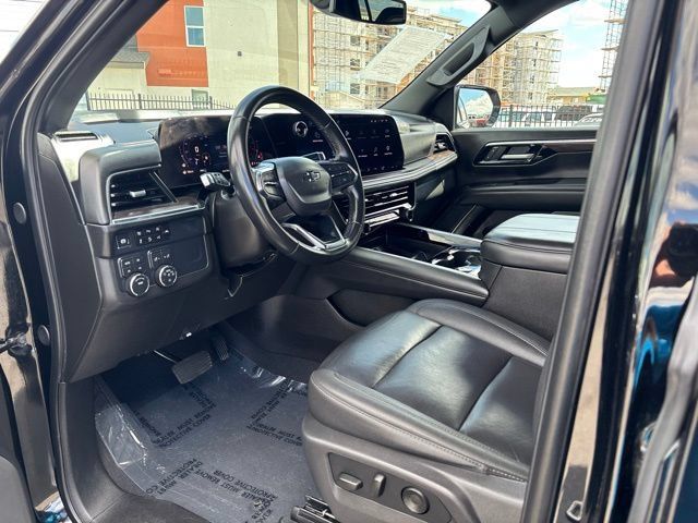 Used 2025 Chevrolet Suburban Z71 AWD/4WD image 15