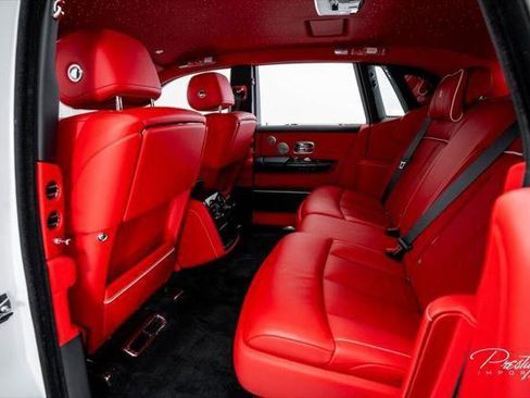 Used 2024 Rolls-Royce Phantom Sedan RWD image 48