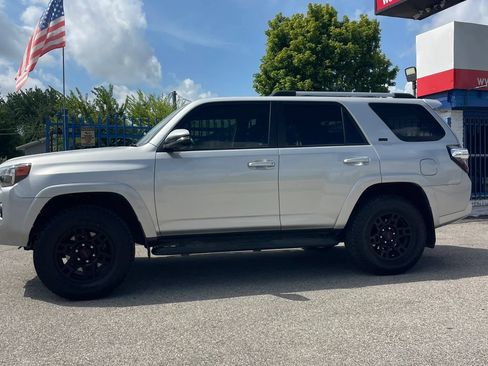 Used 2021 Toyota 4Runner SR5 Premium w/ Moonroof Package RWD image 2