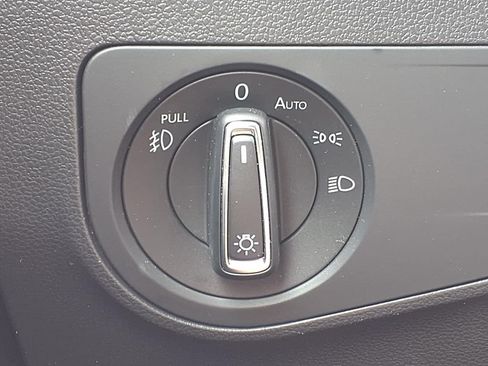 Used 2019 Volkswagen Tiguan SEL AWD/4WD image 17