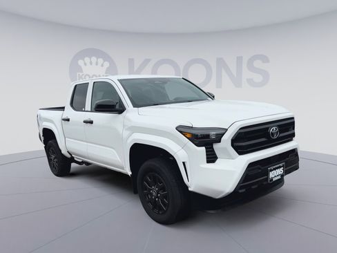 Used 2024 Toyota Tacoma SR RWD image 4