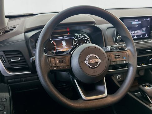 Used 2023 Nissan Rogue SV image 18