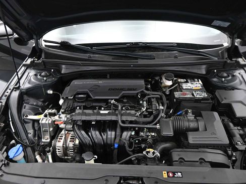 Used 2023 Hyundai Elantra SEL image 12