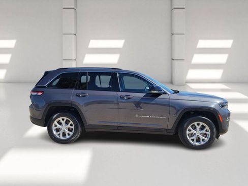 Used 2023 Jeep Grand Cherokee Limited image 5