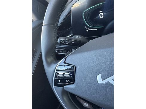 Used 2023 Kia Niro EX Touring image 28