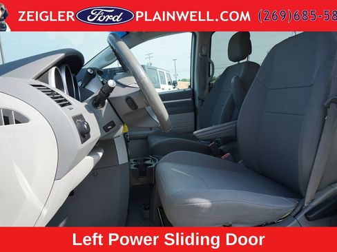 Used 2010 Dodge Grand Caravan Hero w/ Popular Equipment Group FWD image 9