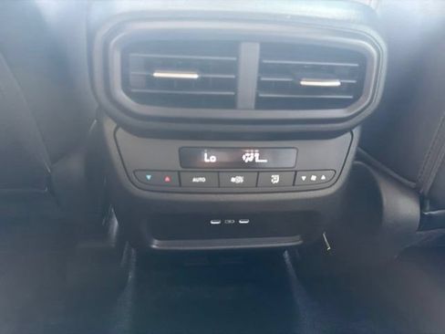 Used 2025 Honda Pilot Touring image 34