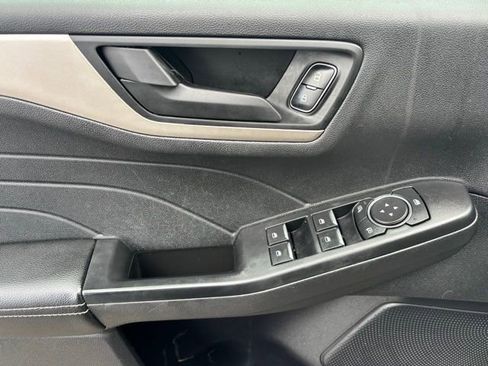 Used 2022 Ford Escape SE image 9