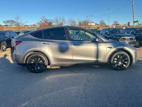 Used 2025 Tesla Model Y Long Range image 10