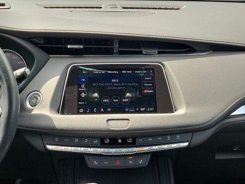 Used 2022 Cadillac XT4 Luxury w/ Cold Weather Package AWD/4WD image 25