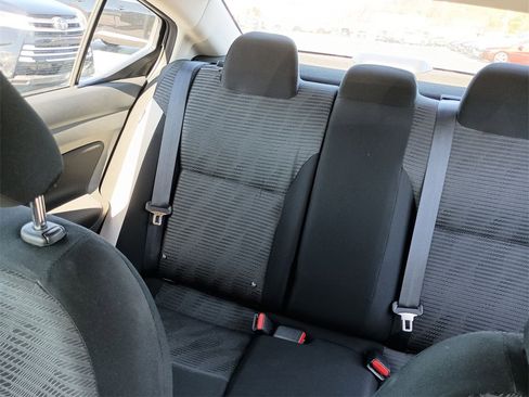 Used 2022 Nissan Versa SV image 27