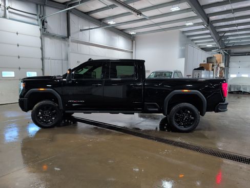 Used 2024 GMC Sierra 2500 AT4 w/ AT4 Premium Plus Package AWD/4WD image 5
