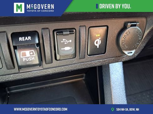 Used 2018 Toyota Tacoma TRD Sport AWD/4WD image 24